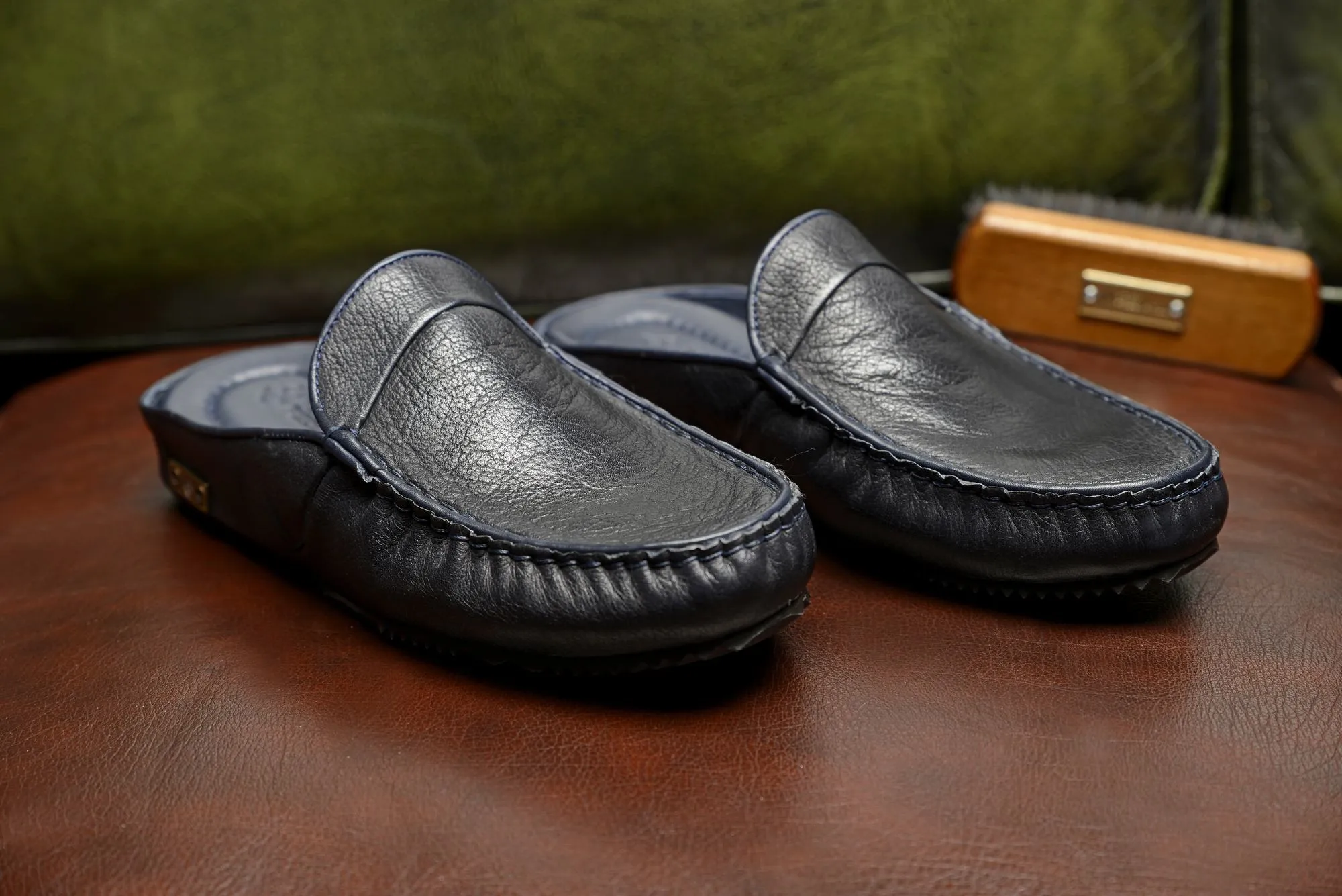 FOOT FEDERATION MOC-TOE MEN'S LEATHER SLIPPER DEERSKIN NAVY BLUE