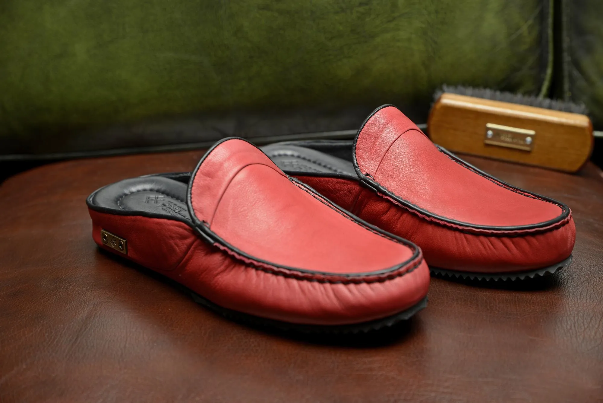 FOOT FEDERATION MOC-TOE MEN'S LEATHER SLIPPER U.S FLAG RED
