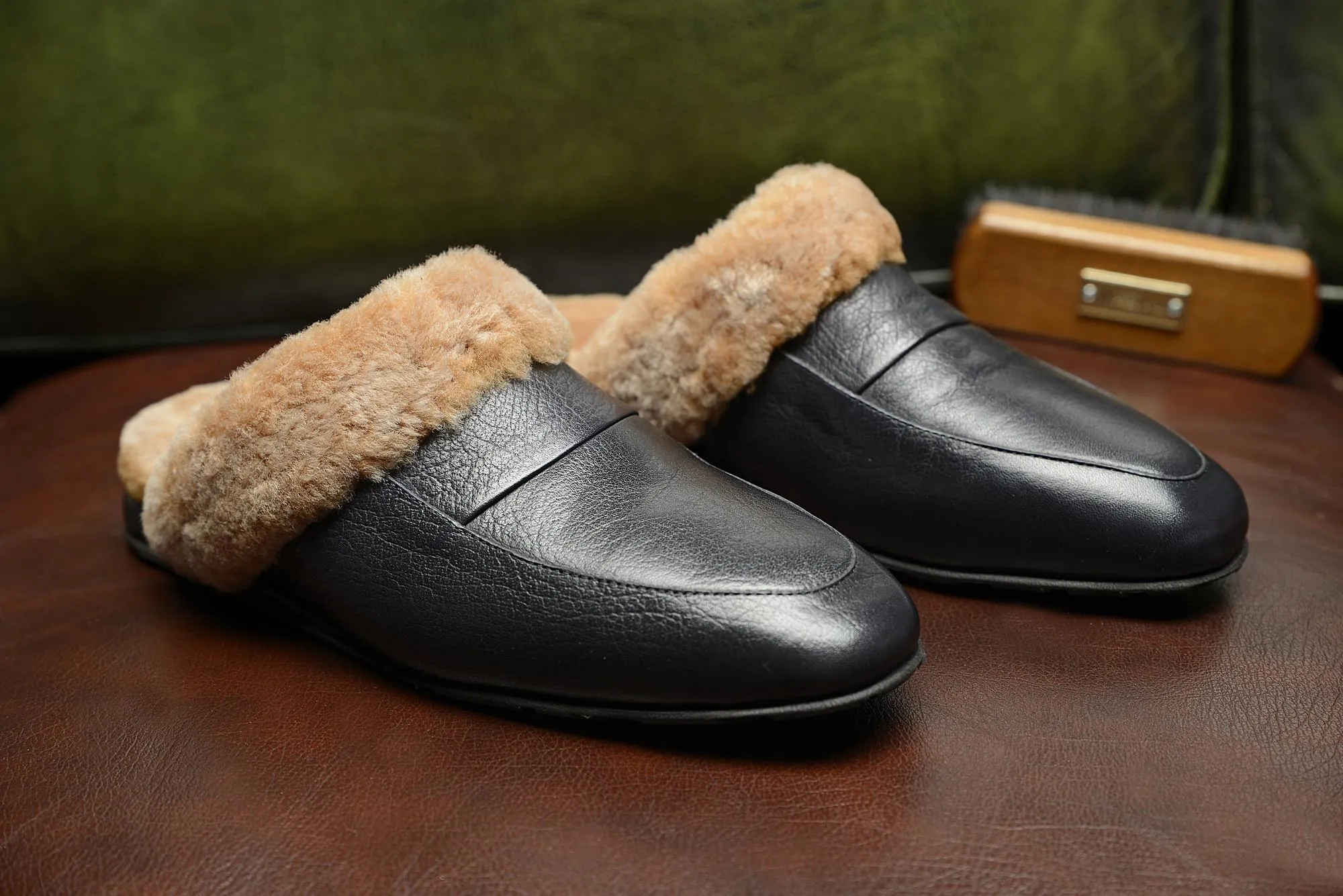 FOOT FEDERATION NATURAL FUR LINED MOC-TOE MEN'S LEATHER SLIPPER BROWN