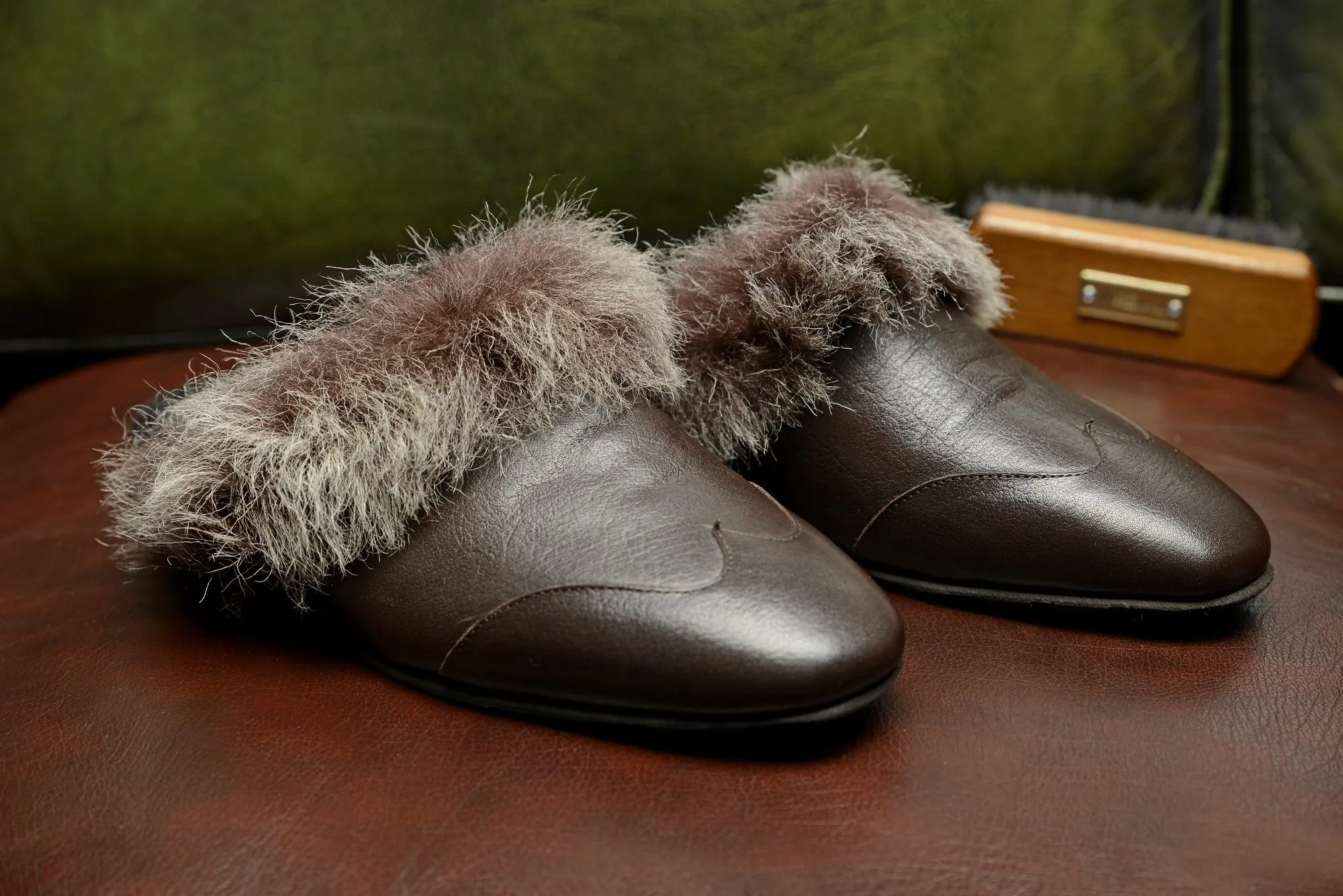 FOOT FEDERATION NATURAL FUR LINED WINGTIP MEN'S LEATHER SLIPPER BROWN
