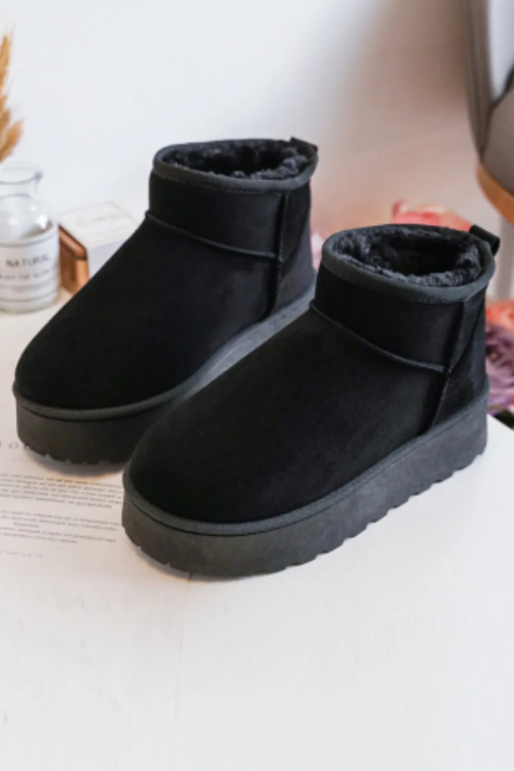 KIDS ANKLE LENGTH FAUX FUR LINING BOOTS IN BLACK 25-30 SIZES